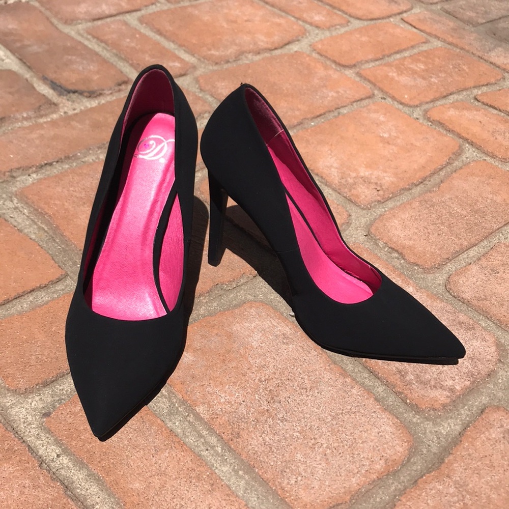 Black Suede Heels/ Pumps
